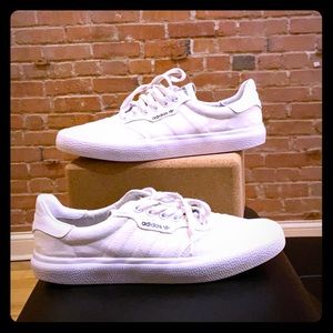 Adidas Adiease white sneaker